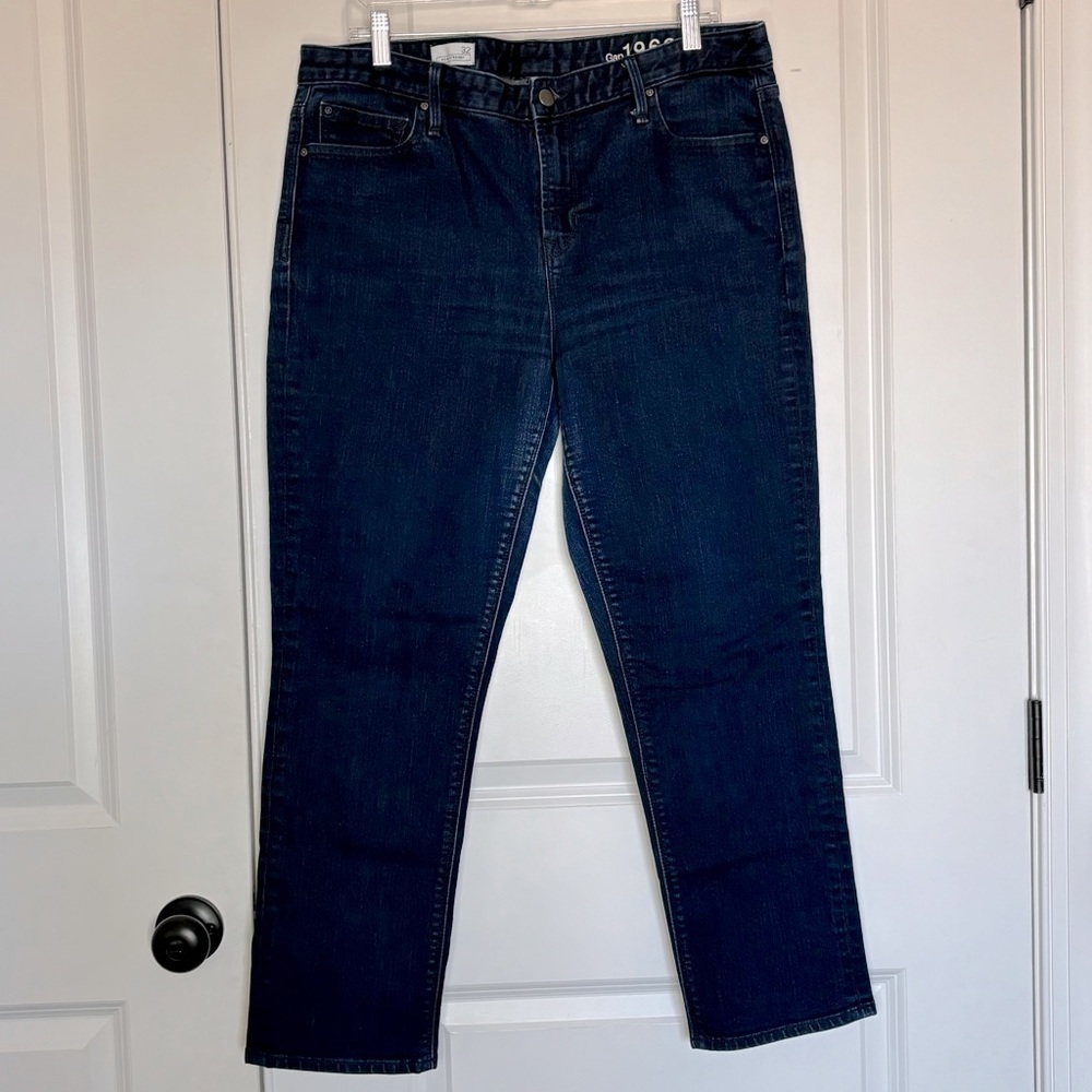 GAP Real Straight Dark Wash Mid Rise Jeans 32